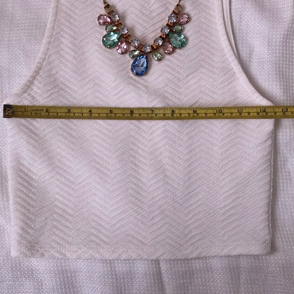 White sleeveless top with detachable necklace embellishment - Picture 7 of 7